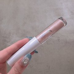 煌めきグリッターで日常にキラキラをプラス！写真映えして自信もアップ♡うるうるeyeメイクをご紹介