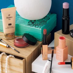 佐藤栞里の"推しコス"を聞いてみた♡「もう何本買ったのかわかりません」しーちゃんの自然体でヘルシーな魅力を引き立てるマストアイテムをご紹介！