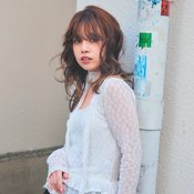 【ミディアム】ナチュラルもグランジも表情豊かなアッシュベージュ