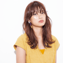 ハイライトを忍ばせて レイヤーヘアにツヤをプラス