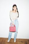 堀未央奈。ar3月号より　パンツ￥12,800／ローラス（オリエンス ジャーナルスタンダード 渋谷）　トップス￥6,500、シュシュ￥2,500／ガールズソサエティ　バッグ￥32,000／ダイアナ（ダイアナ 銀座本店）　ブーツ￥15,000／ココ ディール