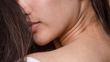 顔の産毛剃ると濃くなる 肌荒れる 自己処理問題に美容皮膚科医が回答 Arweb アールウェブ