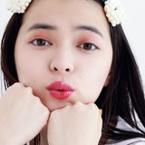 上國料萌衣、ちゅう顔の可愛さがレベチ！！夏はやっぱり、ちゅるちゅる赤リップが良き♡