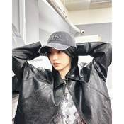 K-POPアイドルたちから学ぶ!頑張りすぎずでも洒落ている【クール系空港コーデ】6選