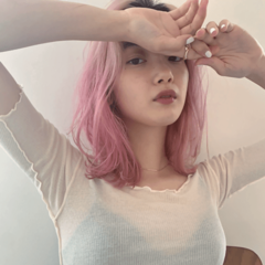 派手めなピンクにも挑戦しやすい髪色とは…？