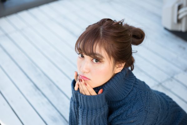 もっさりは卒業！　タートルネックがもっとオシャレになるヘアアレンジ