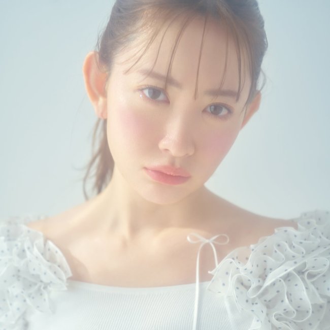 小嶋陽菜の美しいデコルテに憧れる♡普段から心がけていることやマストアイテムまでたっぷりご紹介