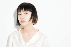 軽やかさを仕掛けた こだわりバングで涼感アップ