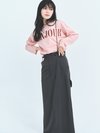 トップス¥5,390、スカート¥16,500、ネックレス¥5,390/全てココ ディール