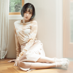 「あの子の服、触りたくなるエロさだな♡」　色っぽサテン生地のトレンドアイテム３