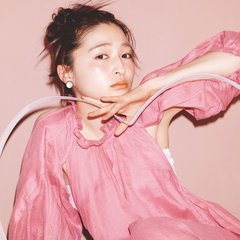 ハート形にぽんぽん♡恋の高鳴りがほっぺにも派生。乙女ムード全開な【恋落ちチーク】が主役のメイクHOWTO