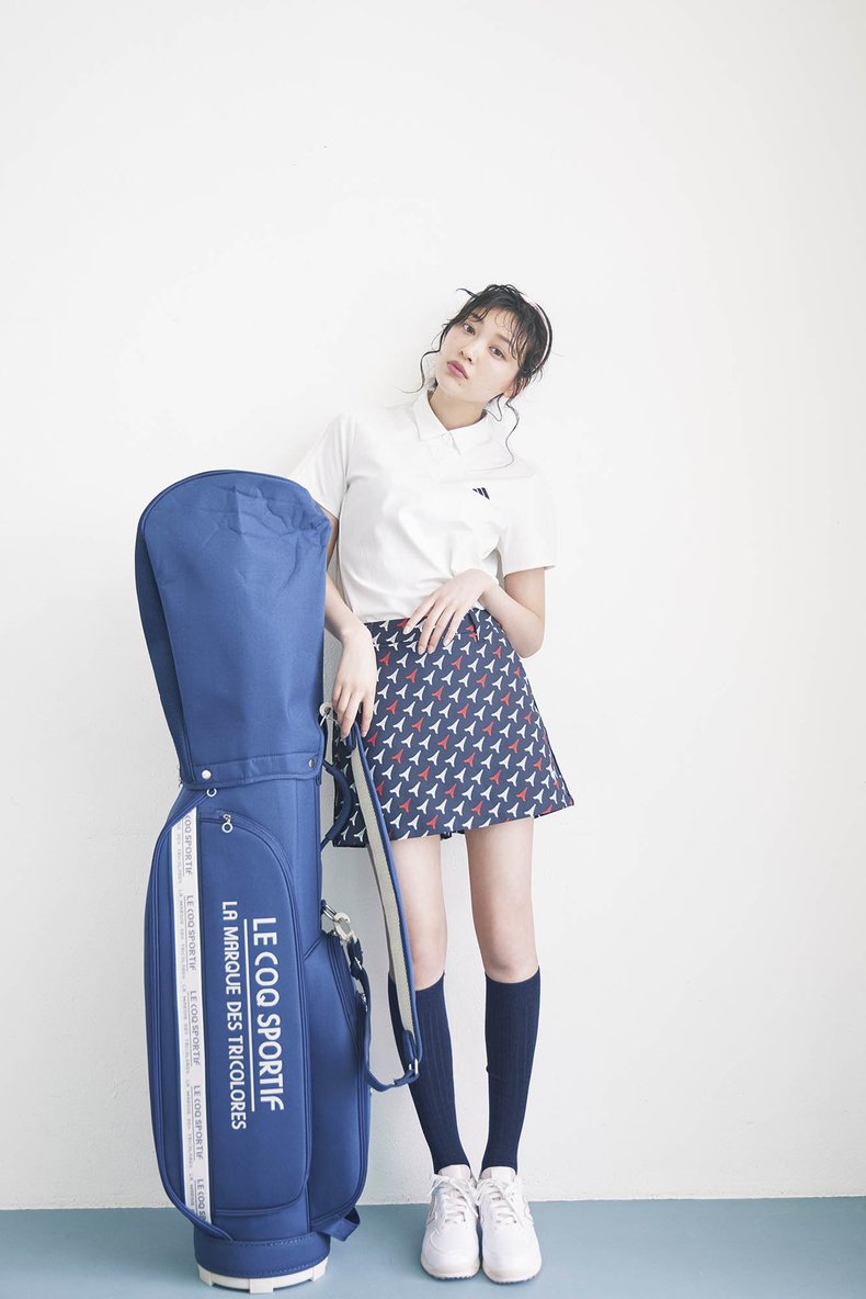 [シャツを着回し]キュロットパンツ￥13,970、キャディーバッグ￥29,700／ルコックスポルティフ ゴルフ