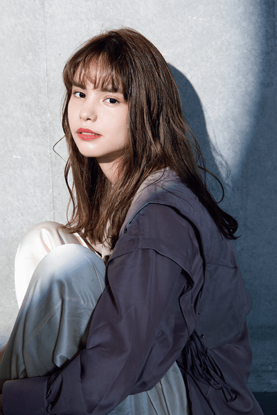 髪が野暮ったく見えると全部台無し 透明感ヘアで垢抜け シンプルなのに目を引く髪型 3選 Ar アール Web 2ページ目 大好きな人にモテるための髪型 メイク ファッション情報満載