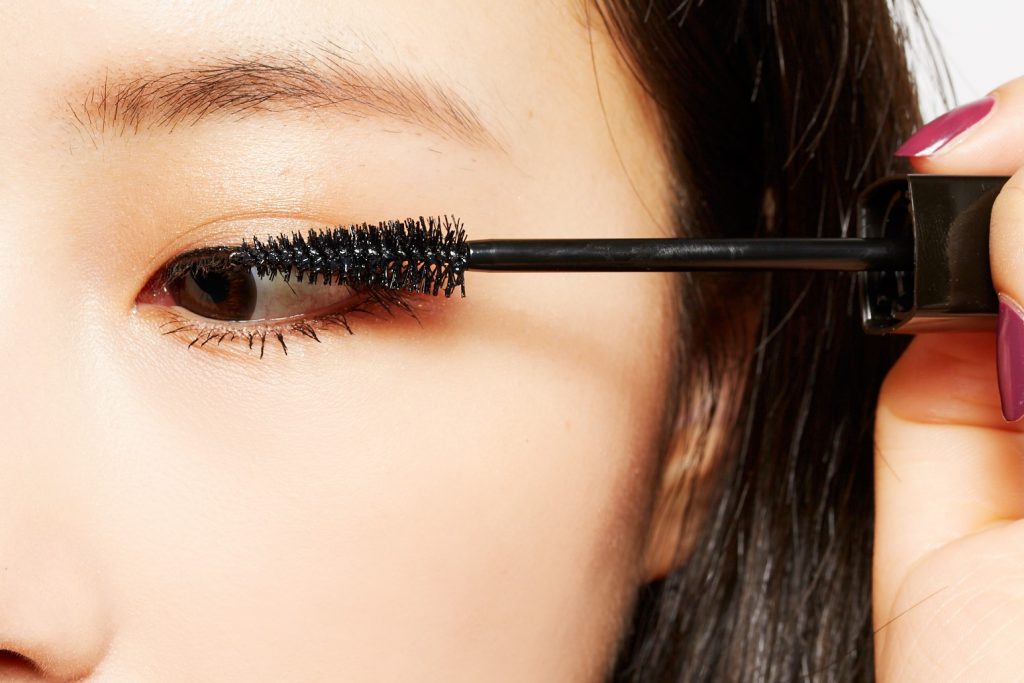 バサバサに盛るよりイマドキ ヌケ感まつ毛になれるマスカラって 村瀬紗英がお試し Ar アール Web 2ページ目 大好きな人にモテるための髪型 メイク ファッション情報満載