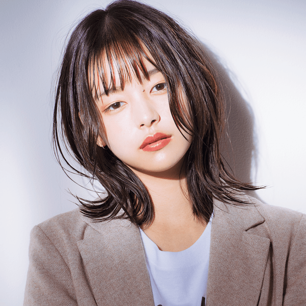 くびれ感が女らしくて好き♡トレンドの【ウルフヘア】スタイル２選