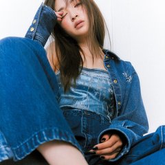 デニムコーデをよりオンナっぽく仕上げるにはヘアとメイクが大事♡上西星来がお手本【ラフヘア×ベージュチーク×デニムシャツ】コーデ