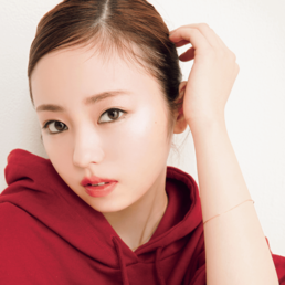 最新版あか抜け顔はこれ！　マット肌には目元のツヤがキモ【今泉佑唯】