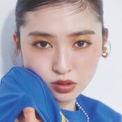「多色アイパレの使い道、悩んでない?」圧巻の”16色パレット”を使った、ほんのり【ギャルみサマーマイク】を上西星来が披露♡