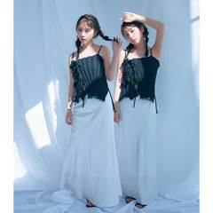 真夏の女神になれるコーデって？ サテンのロングスカートは白一択♡アネみ度上昇モノトーンコーデ