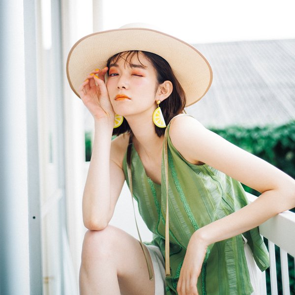 佐藤栞里 もう何本買ったかわからない 美容の最新情報に敏感なモデルたちが推すコスメって Arweb アールウェブ