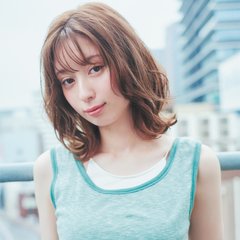【ミディアム】キレイが連鎖する透け感ミディアムで女っぽさが上々♡