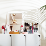 【朗報】出しっぱなしでもおしゃれに収納できます。100均アイテムで作る自分だけのカスタムドレッサーがすごい！