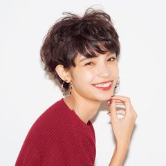 ミステリアスさもある万能ショートに視線集中