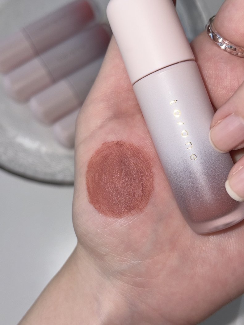 to/one（トーン）ペタル ブルーミング マット リップ 全色スウォッチ 04 Bare Bloom