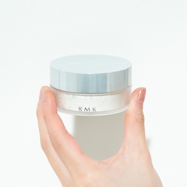 RMK エアリータッチ フィニッシングパウダー 02 洗練されたホワイト!