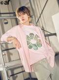 金城碧海。ar7月号より Tシャツ¥8,800/ホロ マーケット(スタジオ ファブワーク) パンツ¥ 44,000/エーヤーン(福井商店) 靴¥39,600/ ヨーク(ヘムト PR) シャツ/スタイリスト私物 アクセサリー/本人私物