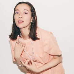 【三つ編み×フープピアス×キャンディーネイル】これぞオトナの盛りテク♡