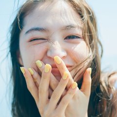 夏の新常識！手元はミルキー、足元は透けさせてキラッと。質感違いの【ネイルレシピ】４選