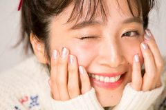 週末に仕込もう♡この冬まず買うべき「グリッターネイル」ブランドTOP3