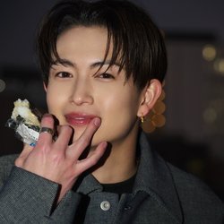 【おむすび男子Vol.12～綱啓永とツナマヨ～】運命を感じた出来事って？「ボウリングをしていたら、なんと隣のレーンで…」