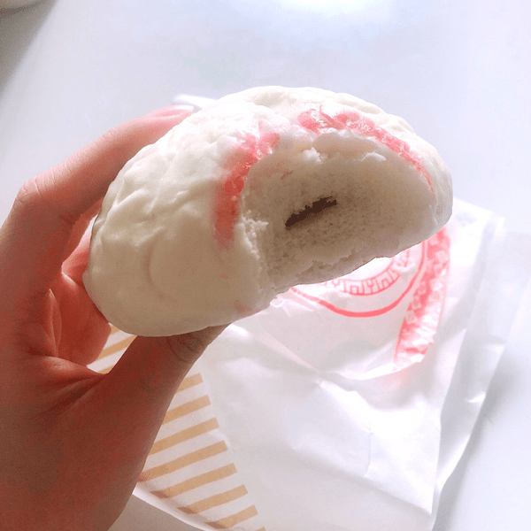 肉まんに真っ赤な口紅ついてるの、男子は見てるよ… “落ちないリップ”を編集部員が本気で探してみた！