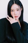 イソン。ar5月号より ジャケット¥55,173(参考価格)/レクト(ムシンサ グローバル ストア) リング(人差し指)¥2,640、(薬指・5本セット)¥2,420/アネモネ(サンポークリエイト)