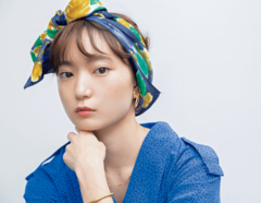 【上級者向け】年末年始の飲み会で目立ちたい！洋服とスカーフのリンクコーデはいかが？