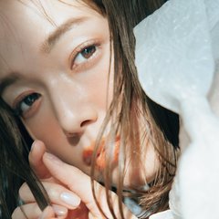 「美人ほど髪がキレイって噂」佐藤栞里がお手本！【ツヤ・質感・香り・インナーケア】全方位からココロを上げるビビ美ヘアに♡今日から実践できる４STEP