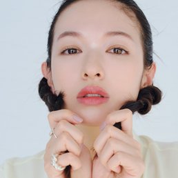 ビターなピンクで今っぽ眉に。恋エリートは”柔らか上質メイク”をするってハナシ♡