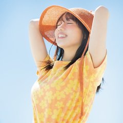 みんなの視線を独り占め♡齊藤京子が着こなすポップなTシャツコーデ＆ヘアアレンジ４選