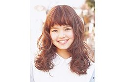 ほつれウエーブで魅せるラフ気分の重軽ロング