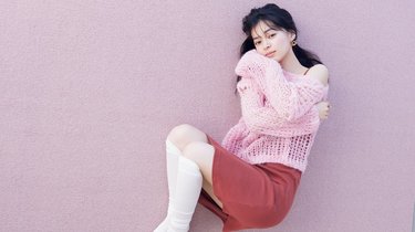 上國料萌衣、タイトミニ×白ハイソ姿が尊い♡恋の始まりにぴったり