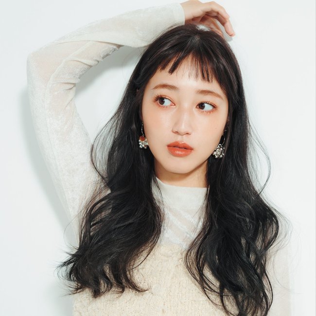 【多毛・クセ毛さん編】「毛量の多いくせっ毛に悩まされる…」プロが教えるヘアテクで憧れの柔らかいメルティ髪に!?ヘアアレンジ、ヘアケア、おすすめアイテムもご紹介