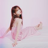 宮脇咲良、大胆な背中見えワンピにドキッ♡「あからさまに胸元を出すより…」セクシー論語る