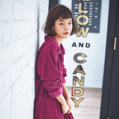 透け感たっぷりの暗髪で 洒脱なフレンチガール風