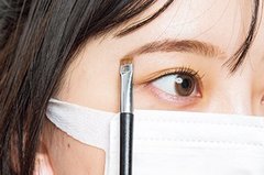 【こんなに印象違う】顔の余白を減らすには、目元を強調！簡単小顔テクがスゴい