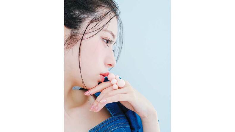 桜田ひよりがお手本!トレンドのピンクを取り入れて♡夏コーデを華やかに彩る【ネイル×アクセサリー】