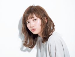 フェザーみたいな軽やかさが旬!エアリーミディ