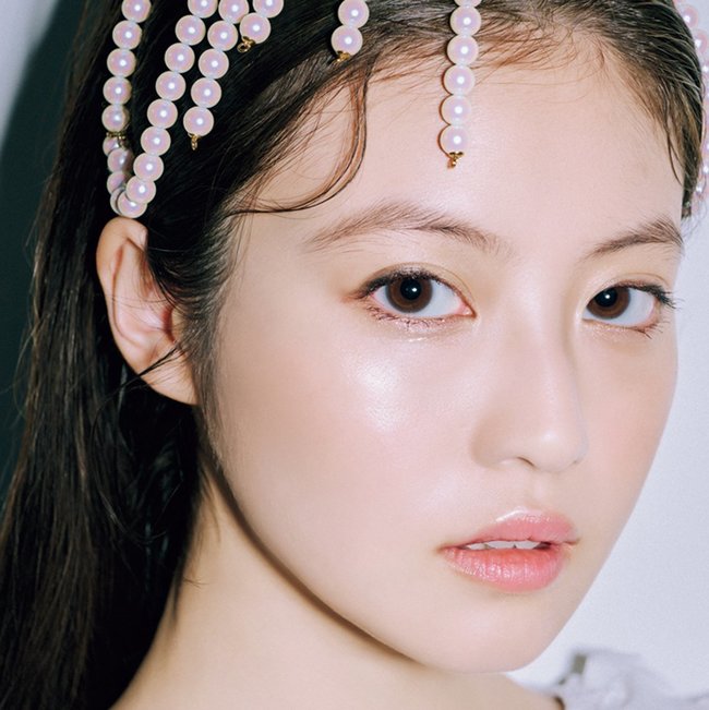 グレー×ラメ×ピンクでピュア度マシマシ♡今田美桜が魅せる【snow顔メイク】で儚げ女子に