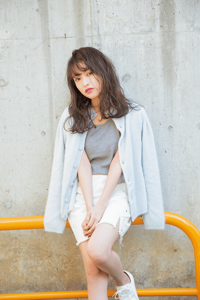 ゆるいクセ毛風ウエーブは フレンチガールな色っぽさ